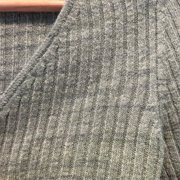 American Eagle Women's V Neck Ribbed Crop Sweater Cross Wrap Green Sz Small LN - Picture 3 of 5